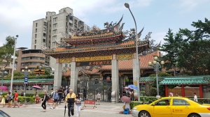 Traveling Taipei: A Trip from Seoul to Taipei Taiwan on Buddha's Birthday long weekend from Seoul, South Korea. A new expat couple learning about eachother and the world!